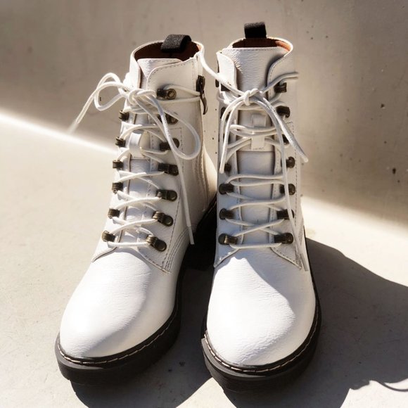 NEW White Faux Vegan Leather Laced Up Lug Sole Platform Ankle Combat Boo… - Picture 4 of 12